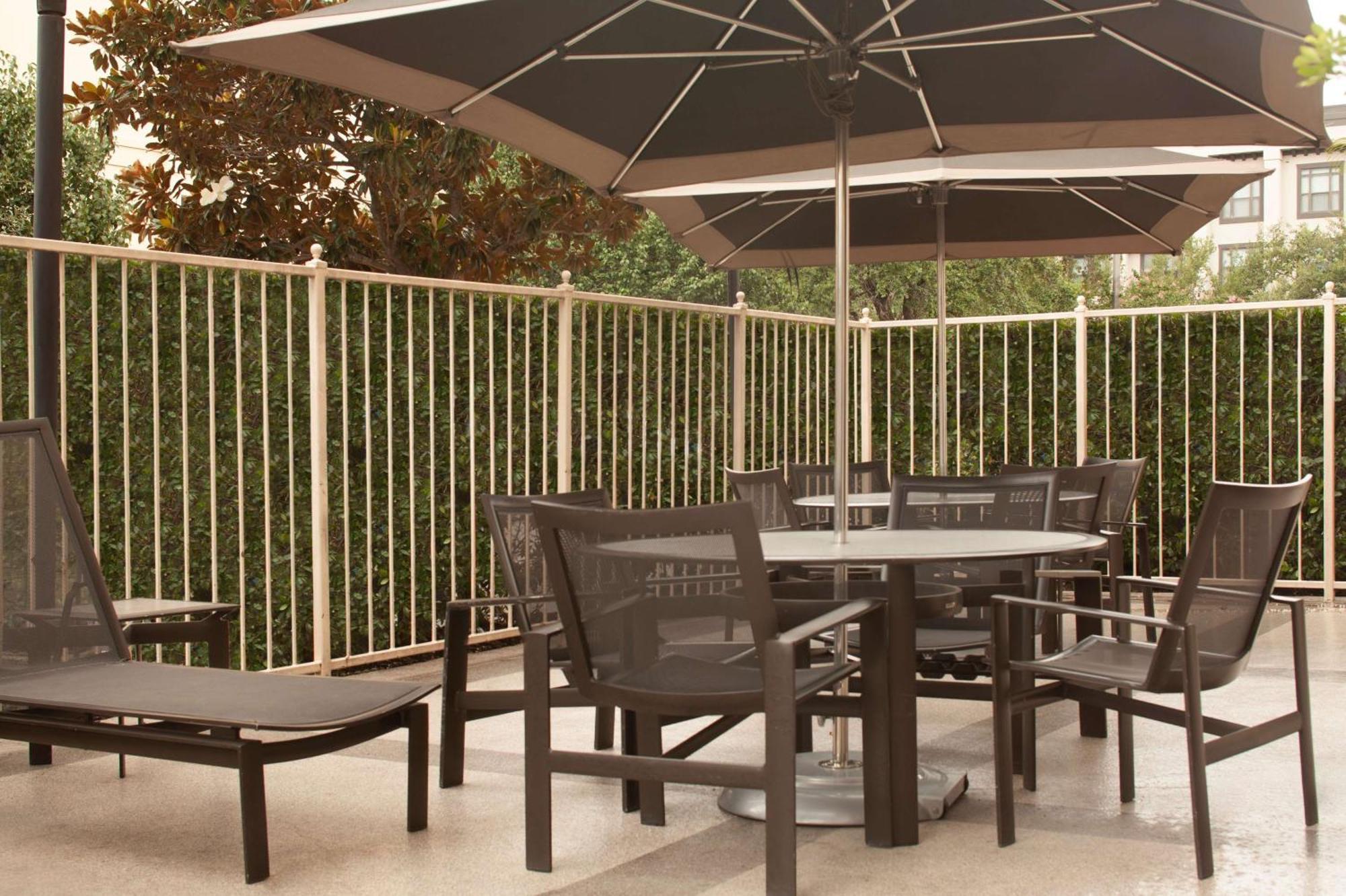 Embassy Suites By Hilton Houston Near The Galleria Exteriér fotografie